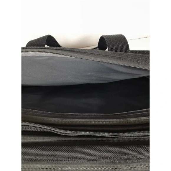 Briggs & Riley Travelware Expandable 17"x 13" Cabin Laptop Bag Black BB104X-4 - Picture 9 of 11